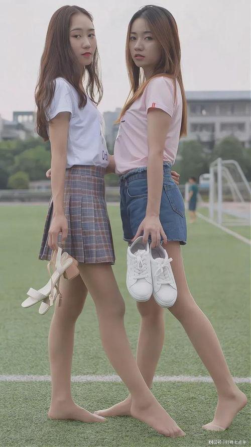 中学女生丝袜照,丝袜映照下的中学女生风采