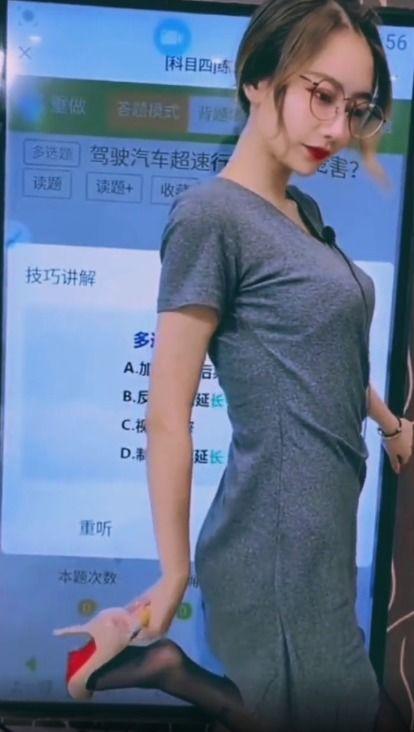 美女穿丝袜露咪咪视频,美女露咪咪视频引发热议